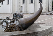 English: Cornucopia in the Buchhornbrunnen in Friedrichshafen. Deutsch: Füllhorn im Buchhornbrunnen in Friedrichshafen.