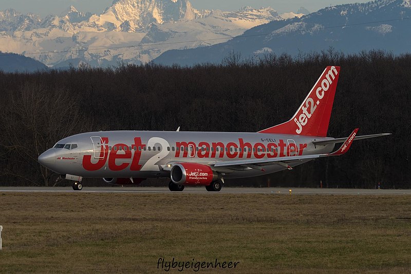 File:G-CELI Boeing B737-330 B733 - EXS "Manchester" (33142509036).jpg