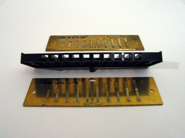 Comb and two reed plates