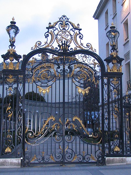 File:Gate of the Thai Embassy in Paris.jpg