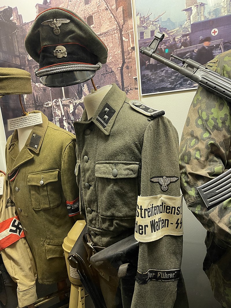 File:German WW2 uniforms Waffen-SS Hauptscharfuehrer Master Sergeant Schirmmuetze Totenkopf Streifendienst armband Aermeladler Der Fuehrer cuff title Sleeve eagle-and-swastika HJ Volkssturm etc Lofoten Krigsminnemuseum Museum 02.jpg ...