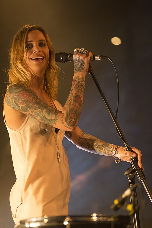 Gin Wigmore performing in 2015