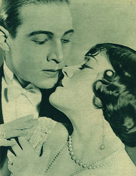 File:Glora Swanson and Rudolph Valentino in 'Beyond the Rocks', 1922.jpg
