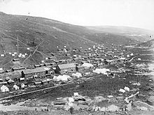 Grand Forks Hotel in 1898, second building from left Grand-forkes-1898.jpg