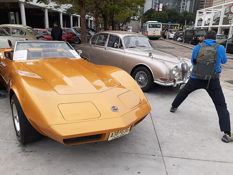 File:HK 中環 Central 愛丁堡廣場 Edinburgh Place 香港車會嘉年華 Motoring Clubs' Festival outdoor exhibition January 2020 SS7 Chevrolet Corvette convertibles Stingray Gold.jpg