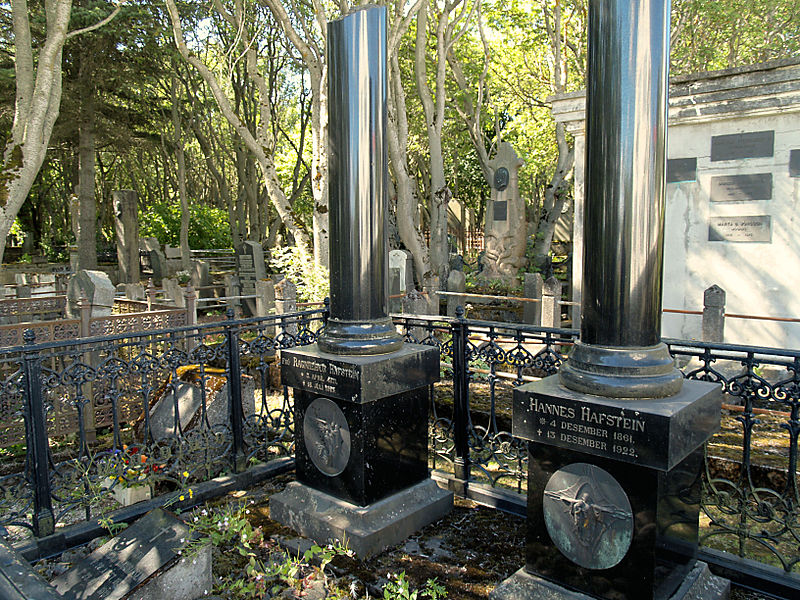 File:Hannes Hafstein grave.JPG