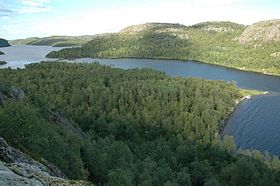 Вид на водопад Харефоссен (озеро Клистерватн в нижней части снимка)