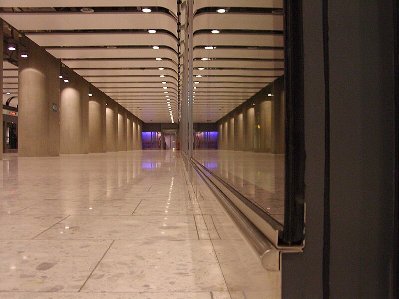 File:Heathrow Terminal 5 - Track Transit System (2306695535).jpg