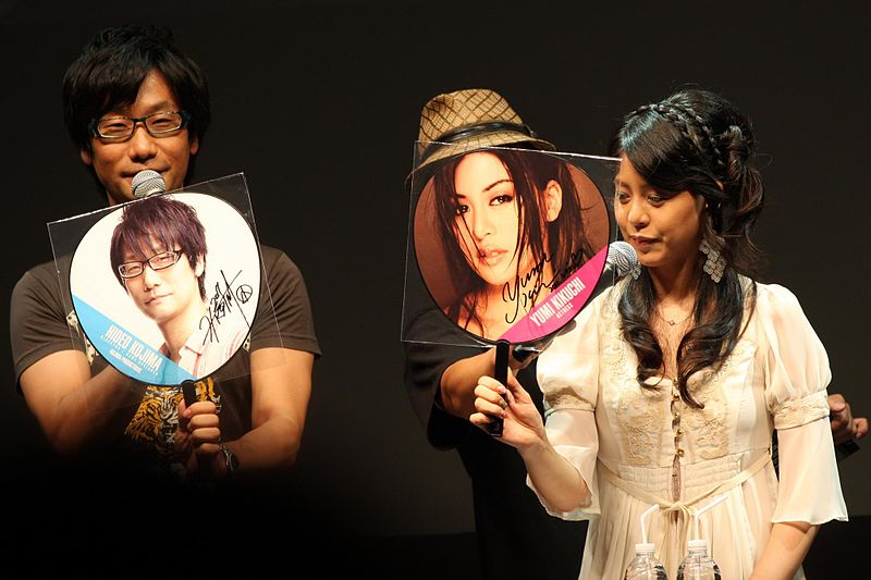 File:Hideo Kojima, Yumi Kikuchi and their fans.jpg