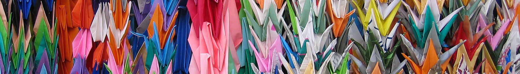 Những con hạc giấy Origami banner ở Hiroshima.jpg