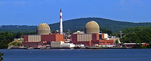 Kernkraftwerk Indian Point vom anderen Ufer des Hudson River