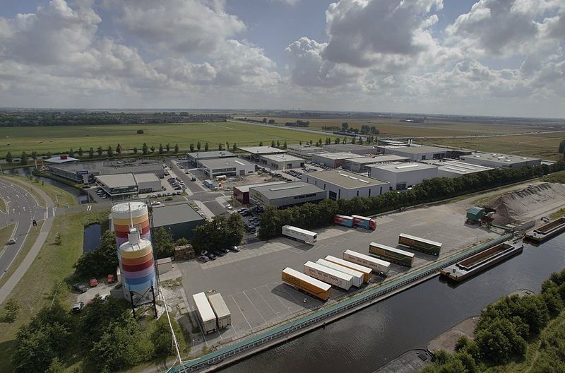 File:Industrieterrein, gezien vanaf de watertoren - Hillegom - 20387652 - RCE.jpg