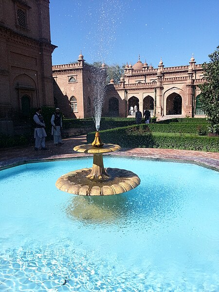 File:Islamia College University Peshawar fountain 1.jpg