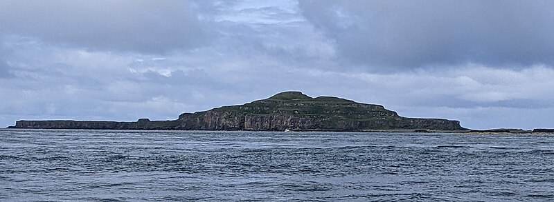 File:Isle of Lunga.jpg