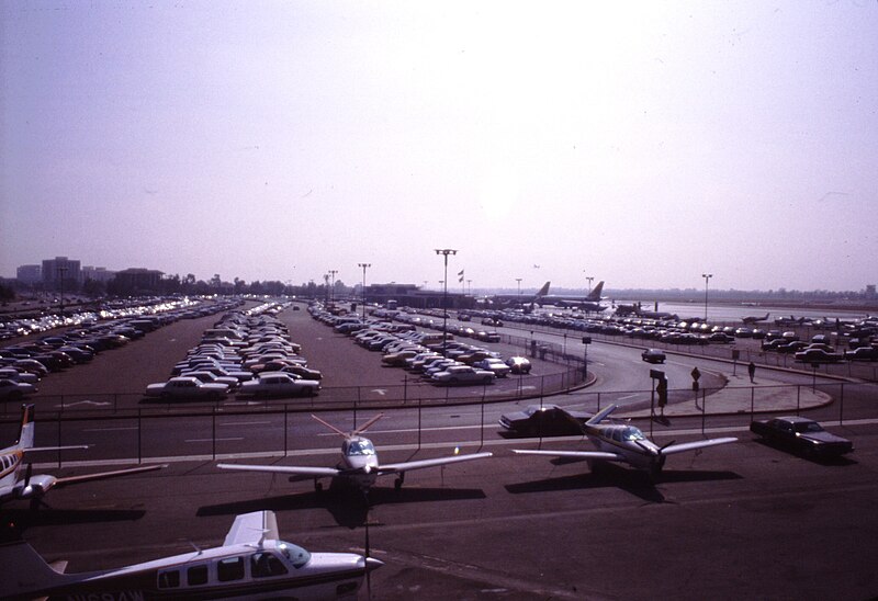 File:John Wayne Airport, 1980.jpg