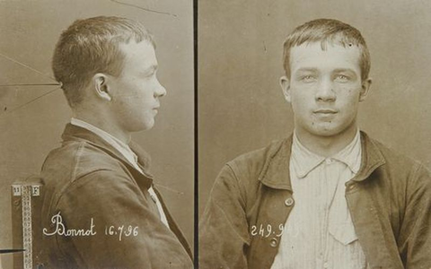Photographie d'identité judiciaire de Jules Bonnot à dix-neuf ans (juillet 1896).