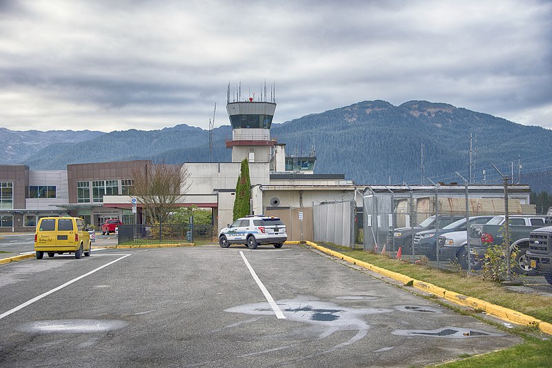 File:Juneau Airport Terminal HDR 698.jpg