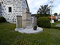 Kriegerdenkaml vor der Kirche