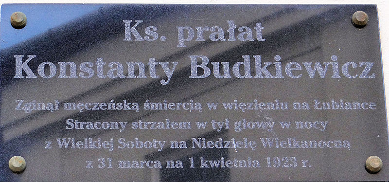 File:Kościół św Anny w Białej Podlaskiej - tablica poświęcona pamięci ks. Prałata Konstantego Budkiewicza.jpg