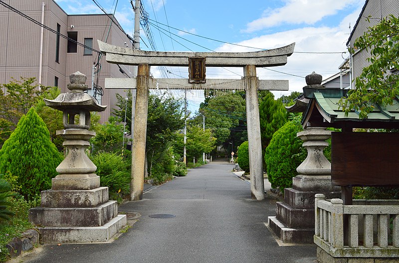 File:Kohata-jinja (Kobata), torii.jpg