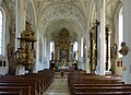 Mittelschiff der Kirche mit Blick zur Apsis mit dem Hochaltar