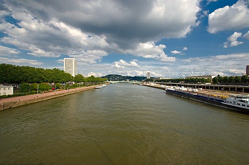 流经鲁昂市区的塞纳河