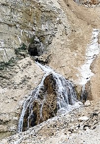 La fontaine pleureuse, grotte active située à Saint-Léonard (Seine-Maritime, France). Cliché Jean-Claude Staigre (cnek.org).jpg