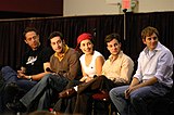 James Leary, Adam Busch, Iyari Limon, Danny Strong e Tom Lenk al Moonlight Rising nel 2004 per il ritrovo dei fans