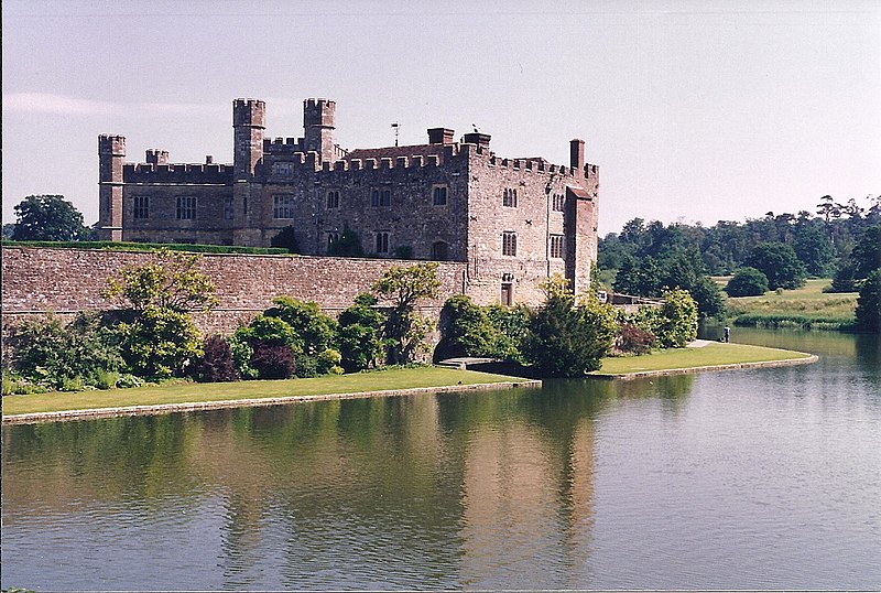 File:Leeds Castle - geograph.org.uk - 2219779.jpg