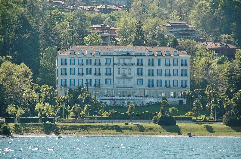 File:Lido Palace Baveno - panoramio.jpg