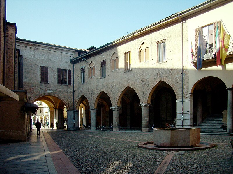 File:Lodi Broletto.JPG