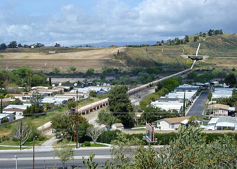 File:Los Angeles Aqueduct crossing the Santa Clara River.jpg