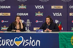 Salvador Sobral, és testvére, Luísa, a 2017-es dalfesztivál győztese a döntő utáni sajtótájékoztatón