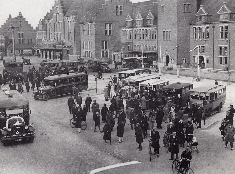 File:Maastricht, Stationsplein, 1929.jpg