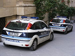 File:2018 Ford Focus Mk3 Buenos Aires Provincial Police.jpg - Wikimedia  Commons