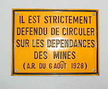 Plaque d'interdiction de circuler dans la mine (applicable dans les mines non gardées).