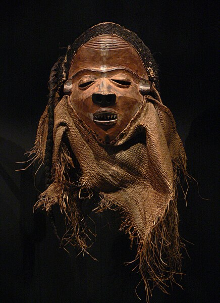 File:Maske nganga ngombo Pende EthnM IIIC45370.jpg