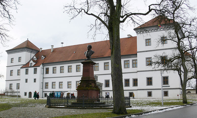 File:Meßkirch Schloss 2.jpg