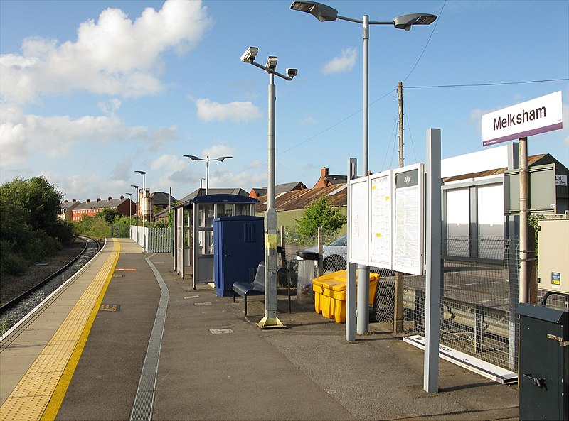 File:Melksham station showing 2018 platform extension (geograph 6489905).jpg