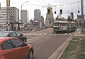 Station Danny Thomas Boulevard – auseinandergezogene Gleise über der Schnellstraße