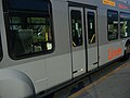 Autobus typu NABI 60 obsługujący linię pomarańczową na stacji North Hollywood