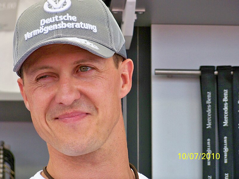 File:Michael Schumacher Berkedip.jpg