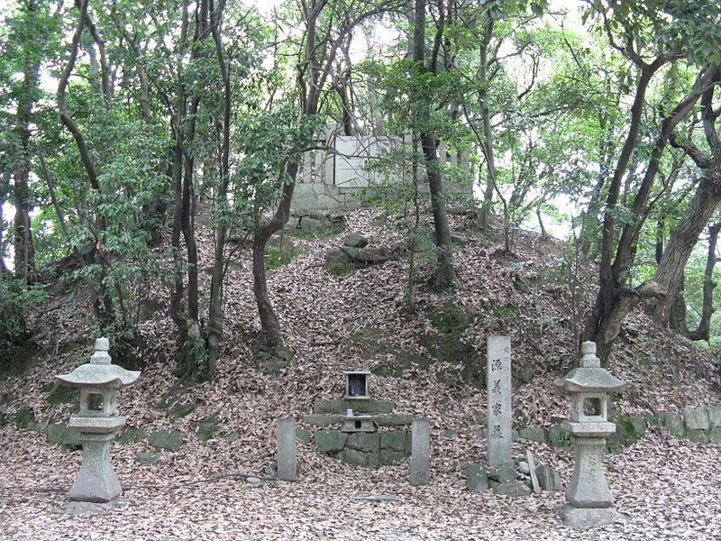 File:Minamotono Yoshiie -grave.jpg