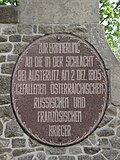 Надпись по-немецки. Памяти австрийских, русских и французских воинов, павших в Аустерлицком сражении 2 декабря 1805 года.
