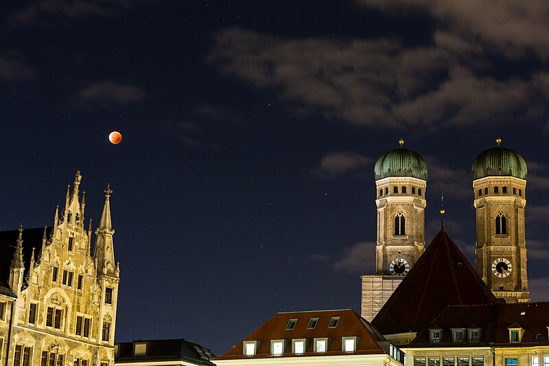 File:Mondfinsternis-München-20150928052309.jpg