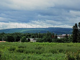 La montagne et son parc éolien.