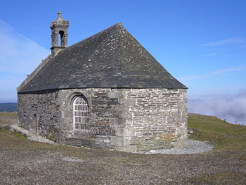 File:Mont Saint-Michel de Brasparts1.jpg