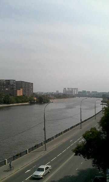 File:Moscow river from Avtozavod bridge.jpg