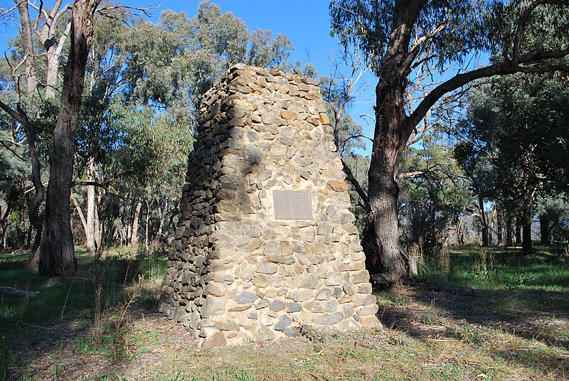 File:Murmungee Hume & Hovell Monument 001.JPG