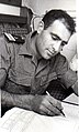 אשור חותם על היומן כמפקדה של אח"י מזנק, 1971.